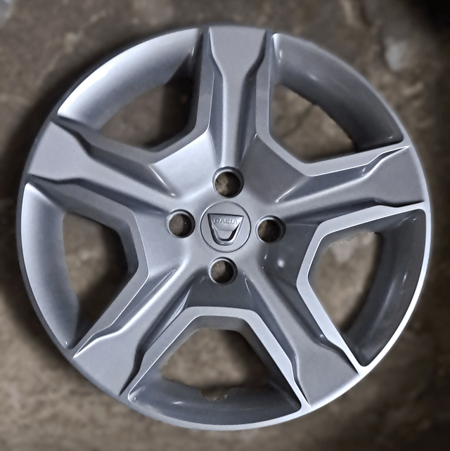 ENJOLIVEUR DACIA SANDERO/LOGAN II/DOKKER/LODGY 16" MODELE:BAYADERE NEUF